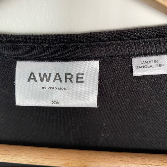 Vero Moda top Lyocell black tshirt, rolled cap sleeves, super soft tee, edgy top - Picture 2 of 4